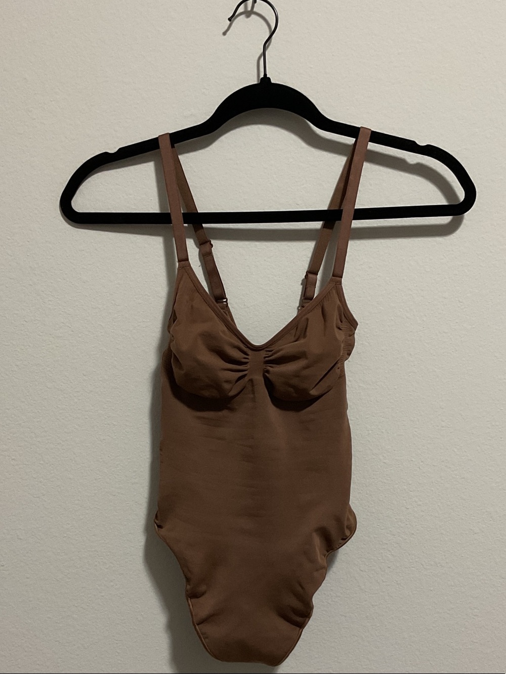SKIMS Seamless Sculpt Thong Bodysuit- Medium- Color(Jasper)